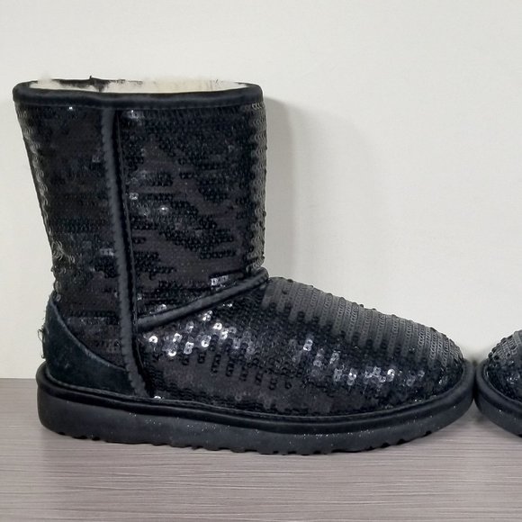 UGG Youth Classic Short Boot, Black Sparkle Sequins, Girls Size 2 / 32 - Picture 7 of 12